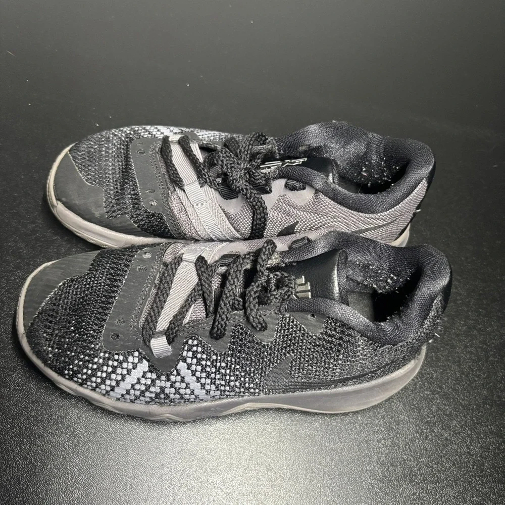 Nike Kyrie Flytrap Boys Basketball Shoes Sneakers Black Gray AH3497-011 Sz 13.5C